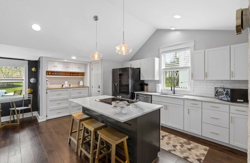 Woodbine Cottage | Space Cowboy - Firepit, Huge Yard, Close2downtown