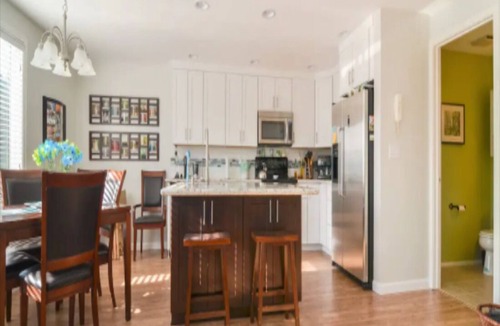 East Queen Anne Condo | SPACE NEEDLE VIEWS & CLOSE TO LAKE UNION