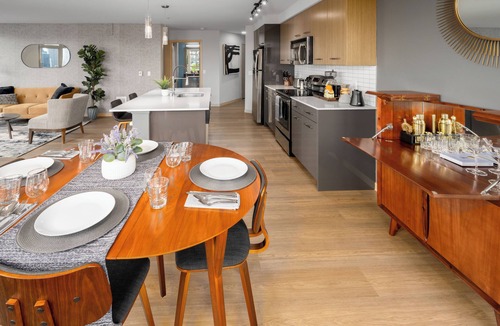 Broadway Apartment | Space Needle & Water View Suite + Rooftop BBQ & Firepit + Parking