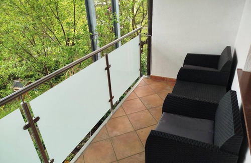 Auerbach in der Oberpfalz Apartment | Spacious vacation apartment at the gateway to Franconian Switzerland