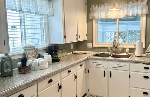 Manitou Beach-Devils Lake House | Spacious 4-bedroom house in lovely Manitou Beach-Devils Lake with AC