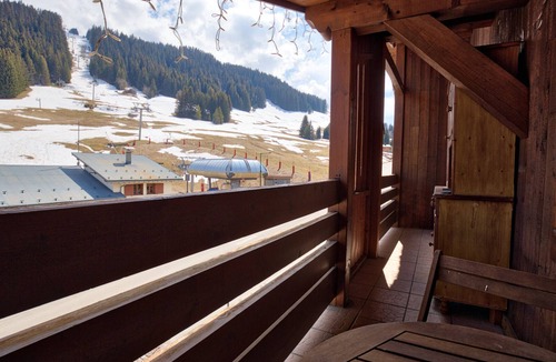 Notre-Dame-de-Bellecombe Apartment | Spacious ski-in/ski-out apartment with parking and WIFI