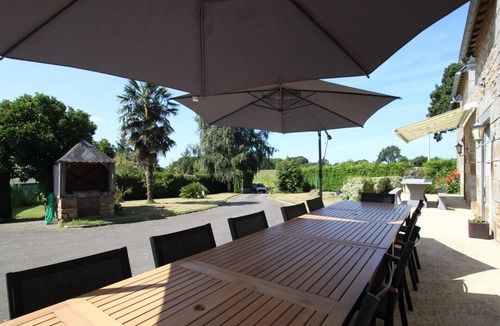 Saint-Brice-de-Landelles Cottage | Spacious family home with wellness area and games in Saint-Brice-de-Landelles