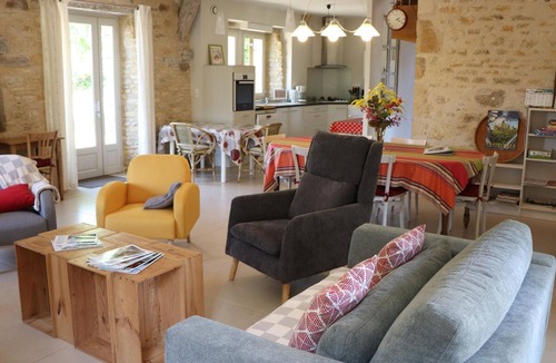 Saint-Martial-de-Nabirat Cottage | Spacious countryside house with garden and terrace