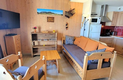 Saint-Michel-de-Chaillol Apartment | Spacious Duplex Apartment for 8/9 with South-Facing Terrace, Free Wi-Fi, Pet-Friendly