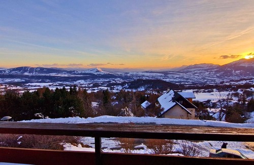 Saint-Michel-de-Chaillol Apartment | Spacious Studio for 4/6 - Ski, Hikes, South Balcony, Pet-Friendly