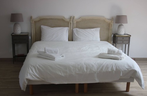 Laveyssiere House | Spacious Renovated Farmhouse with Swimming Pool - Sleeps 14