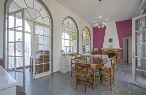 Sainte-Honorine-des-Pertes House | Spacious holiday home in Aure sur Mer with garden