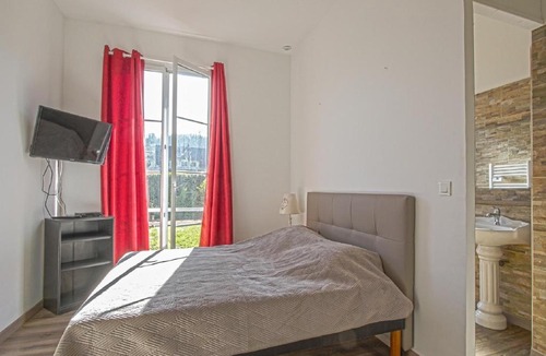 Sainte-Honorine-des-Pertes House | Spacious holiday home in Aure sur Mer with garden