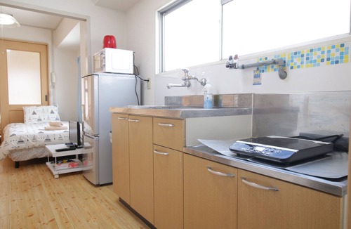 Shikitsuhigashi House | Spaciou room with Three beds next to Kuromon market walk to Namba !