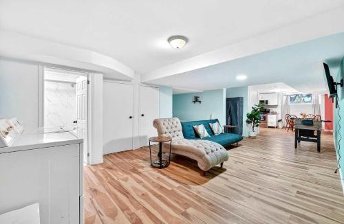 Port Colborne House | Spacious 1 BD + 1 Den near Marina and Canal