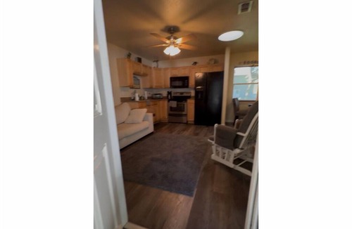 Florida Shores Apartment | Spacious 1 bdrm Apartment-in Edgewater walking distance to shops, river & beach