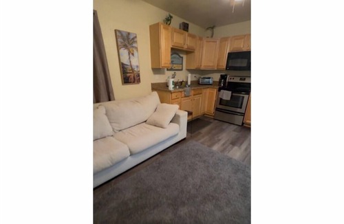 Florida Shores Apartment | Spacious 1 bdrm Apartment-in Edgewater walking distance to shops, river & beach