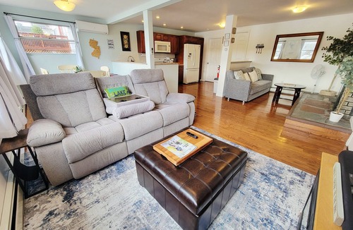 Lake Hopatcong Apartment | Spacious 1 Bed 1 bath Lakefront Apartment in Lake Hopatcong, NJ with lake access