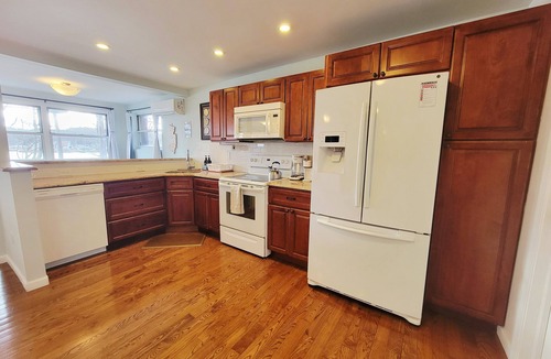 Lake Hopatcong Apartment | Spacious 1 Bed 1 bath Lakefront Apartment in Lake Hopatcong, NJ with lake access