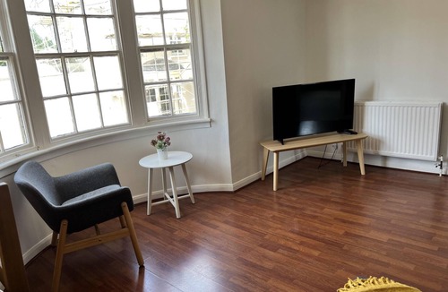 The Cultural Quarter Apartment | Spacious 1-bed - Coolest Neighbourhood in Brighton