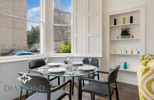 Bonnington Apartment | Spacious 1 Bed Ground Floor Apartment with Garden