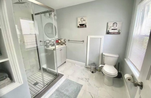 Worcester Apartment | Spacious 1-bedroom apartment with central heat & AC in Worcester near colleges.
