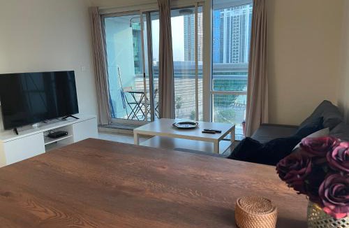 Jumeirah Lake Towers Apartment | Spacious 1 Bedroom Apartment in JLT