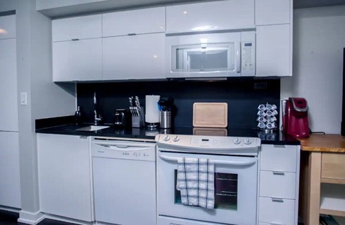 Bathurst Quay Apartment | Spacious 1 bedroom + den w/parking