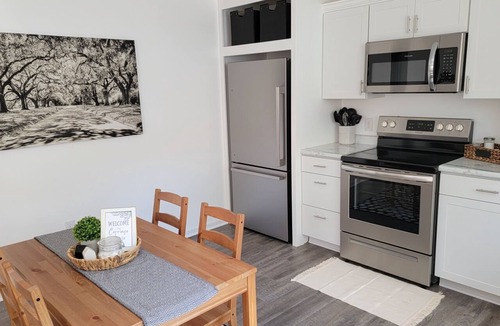 Hamilton Apartment | Spacious 1 BR Carriage House - 2 min walk to Missouri Star
