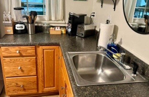 Fairfax House | Spacious 1 BR Modern Basement Suite near GMU w/private entry - Updated Amenities