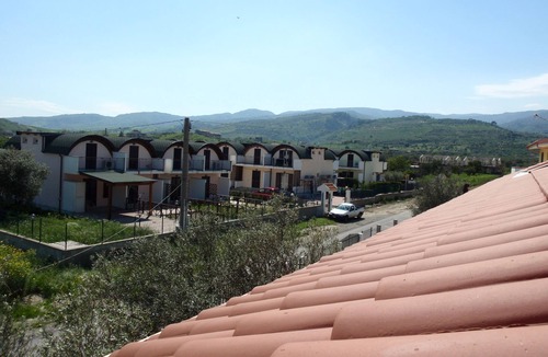 Isca Marina House | Spacious 10 bed town house 250 metres from the beach