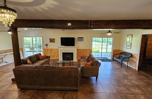 Fishs Eddy House | Spacious 11-bedroom house with AC and WiFi in charming Fishs Eddy