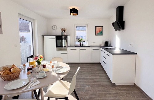 Remchingen House | Spacious 118m² Suite for Work & Play | 3BR, 2BA, Office, WiFi, Parking