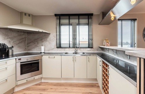 Aalsmeer Boat Rental | Spacious 120m2 Watervilla With Sauna Near Amsterdam And Schiphol.