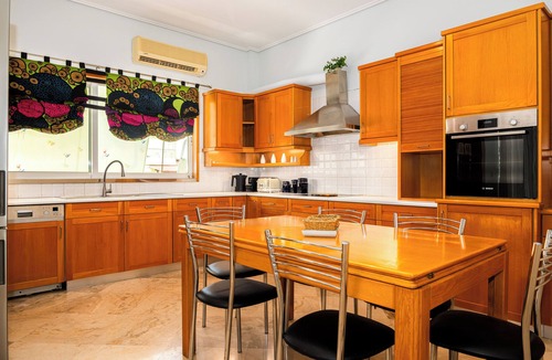 Argyroupoli Apartment | Spacious 144m² flat near Mount Ymittos