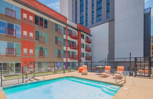 Evans Churchill Apartment | Spacious 1BD DT, Parking, Gym, W-D, Roosevelt Row