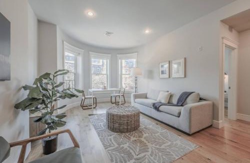 Back Bay Apartment | Spacious 1bed 1bath in Back Bay