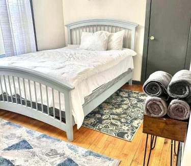 Gage Park Apartment | Spacious 1BR | Free Parking, Golf & Midway Access