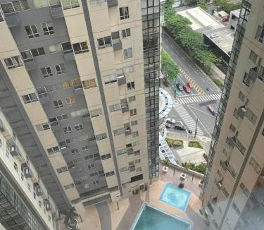 Bonifacio Global City Apartment | Spacious 1BR Loft with Flex Room in BGC