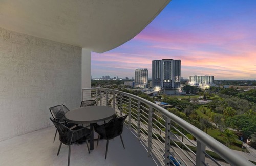 Downtown Hollywood Condo | Spacious 1BR + Sofa Bed Balcony & Pool