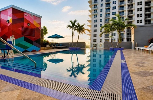 Downtown Hollywood Condo | Spacious 1BR + Sofa Bed Balcony & Pool