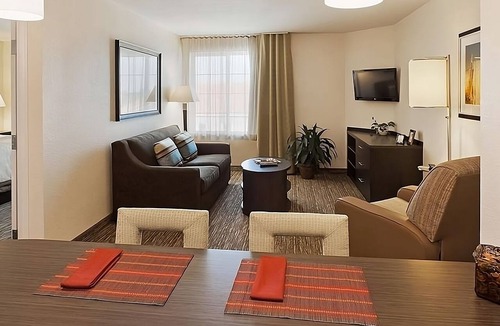 Anaheim Resort Hotel | Spacious 1BR Suite w/Full Kitchen & BBQ Access | Near Disneyland Resort