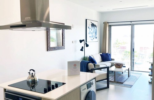 Grand Harbour Apartment | Spacious 1BR with Rooftop Pool, Island Views, Full Kitchen & Washer/Dryer