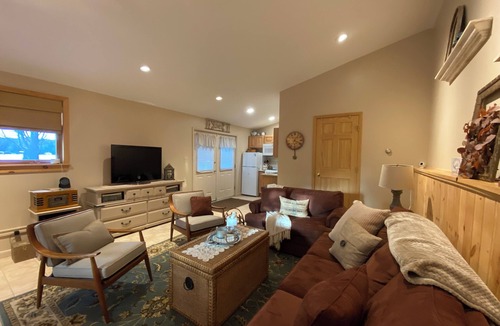 Norwich Apartment | Spacious 1st Fl Waterfront Retreat