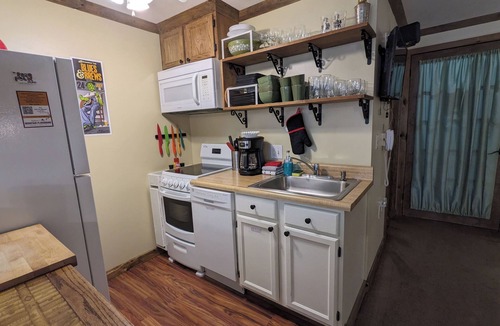 Edray Condo | SPACIOUS 1st Flr Studio 3 min Walk 2 Slopes, Bike-friendly, Ridgewood #50