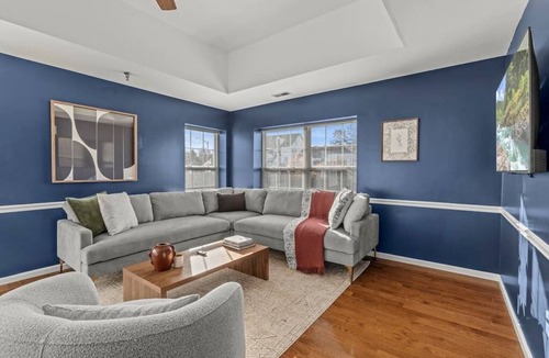Newtown Apartment | Spacious 2 BDR Central Newtown Hosted By StayRafa