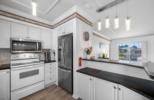 Redington Shores Hotel | SPACIOUS 2 BDR BEACH RETREAT-STEPS FROM THE BEACH-FAMILY FRIENDLY-SLEEPS 5
