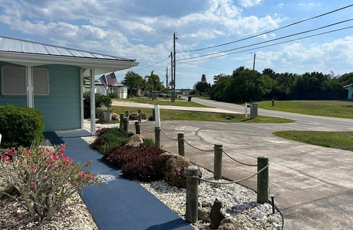 Port Charlotte House | Spacious 2-bdrm house in quiet neighborhood on canal in Port Charlotte. Sleeps 8
