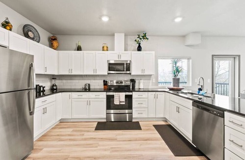 South Perry District Apartment | Spacious 2 bed 2 bath apt by Downtown Spokane!