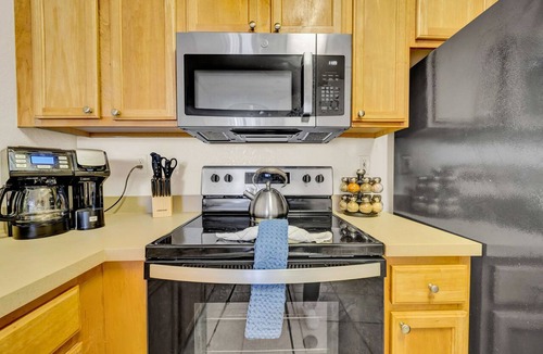 Westchase Apartment | Spacious 2-Bed/2-Bath Tampa Apartment: Comfort Meets Convenience for Corporate Travelers
