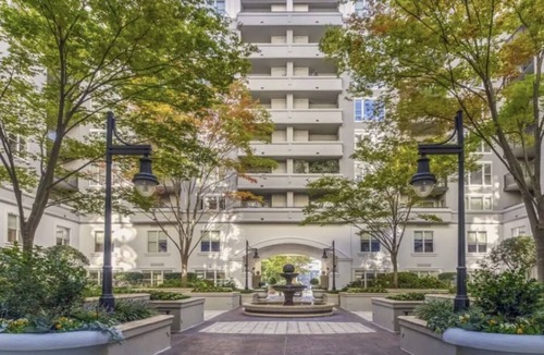 Dilworth Apartment | Spacious 2 Bed-2 Bath in Heart of Uptown-FREE Parking-Self Check-in! City views!