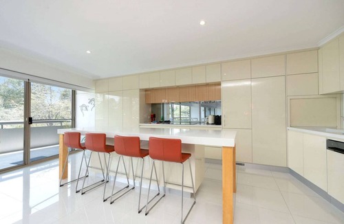 Manuka Apartment | Spacious 2-Bed Apartment Near Dining & Attractions