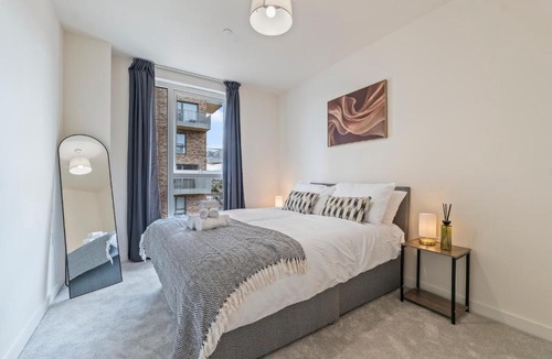 Marlborough Apartment | Spacious 2-Bed Apartment - Sleeps 8 - Balcony