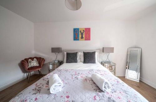 Cobham Apartment | Spacious 2 Bed Apartment, Cobham Town Centre